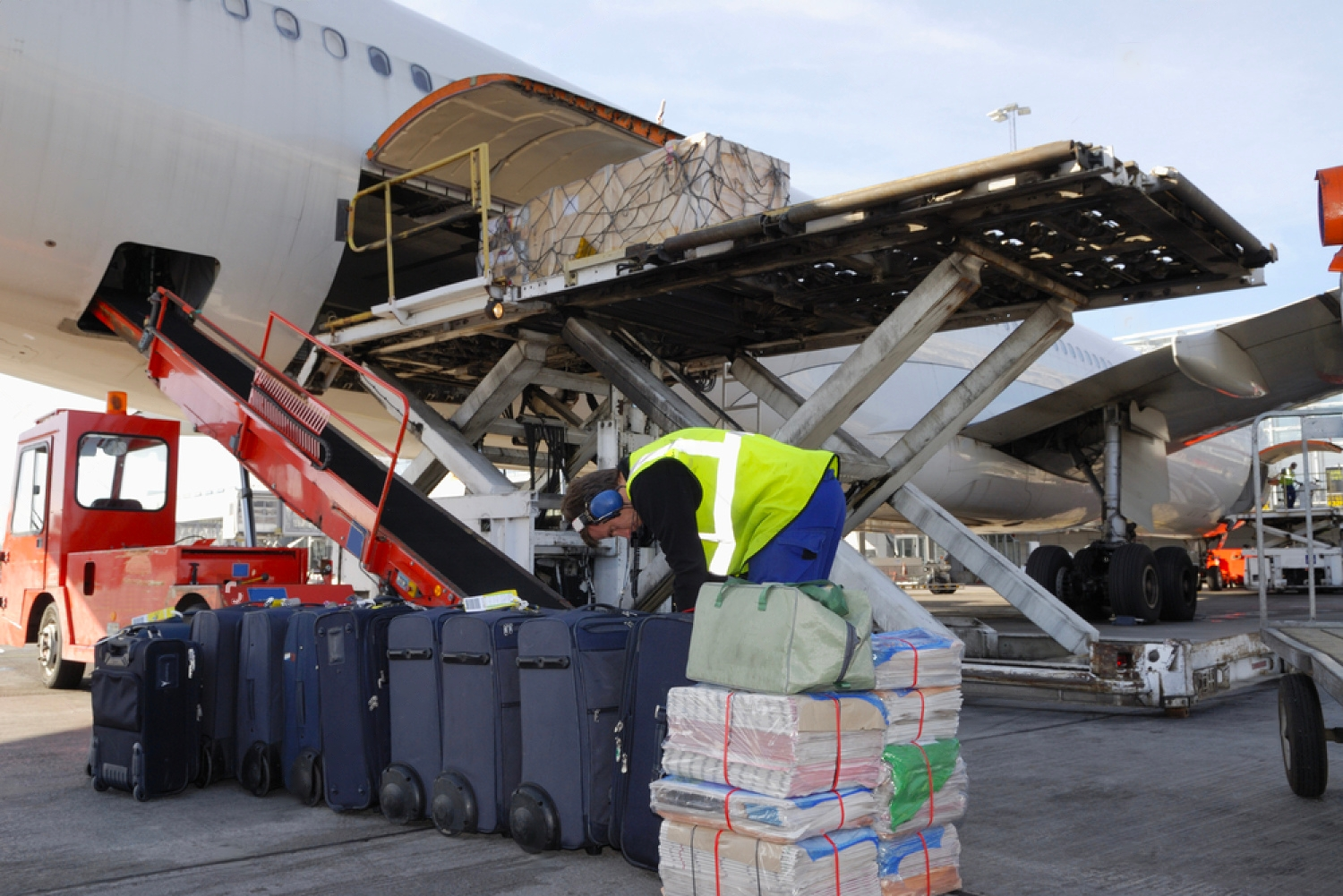 Airport baggage handling and cargo operations training