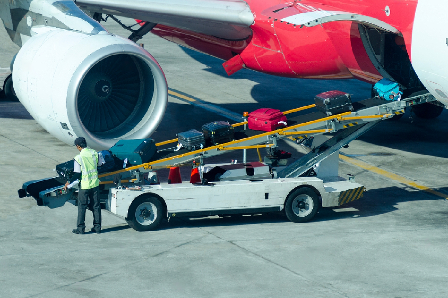 Airport ground staff training for baggage handling